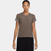 Изображение ФУТБОЛКА W NSW SS SLIM TEE PNX GRX