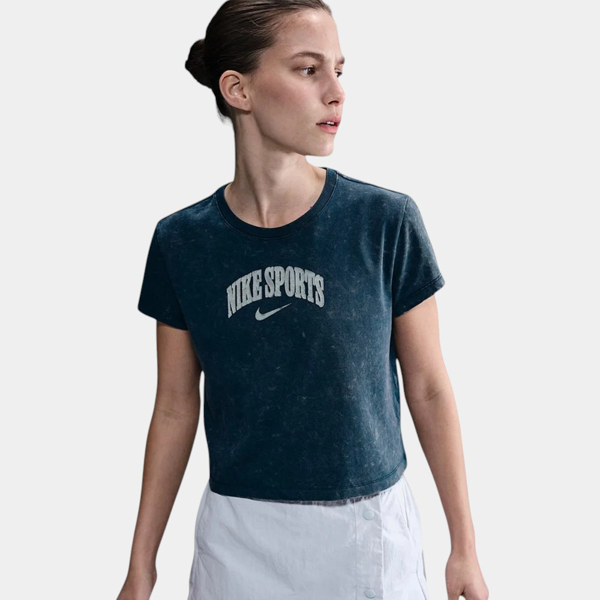 Изображение ФУТБОЛКА W NSW SS TEE PNX WASH
